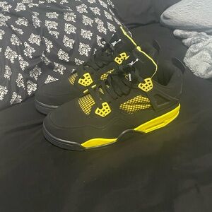 Jordan 4 thunder